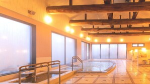 A large indoor hot spring bath with tiled floors and wooden beams. - Green Village Yokokawa Kayabuki No Yakata (Tatsuno)