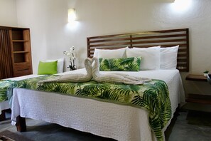 2 habitaciones, caja de seguridad en la habitación y escritorio 