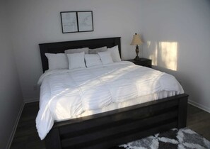 3 camere, una scrivania, ferro/asse da stiro, Wi-Fi gratuito