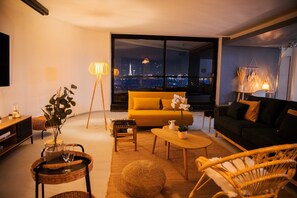 TV connectée, livres, médiathèque