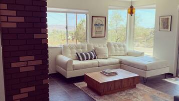 Smart TV, books, stereo