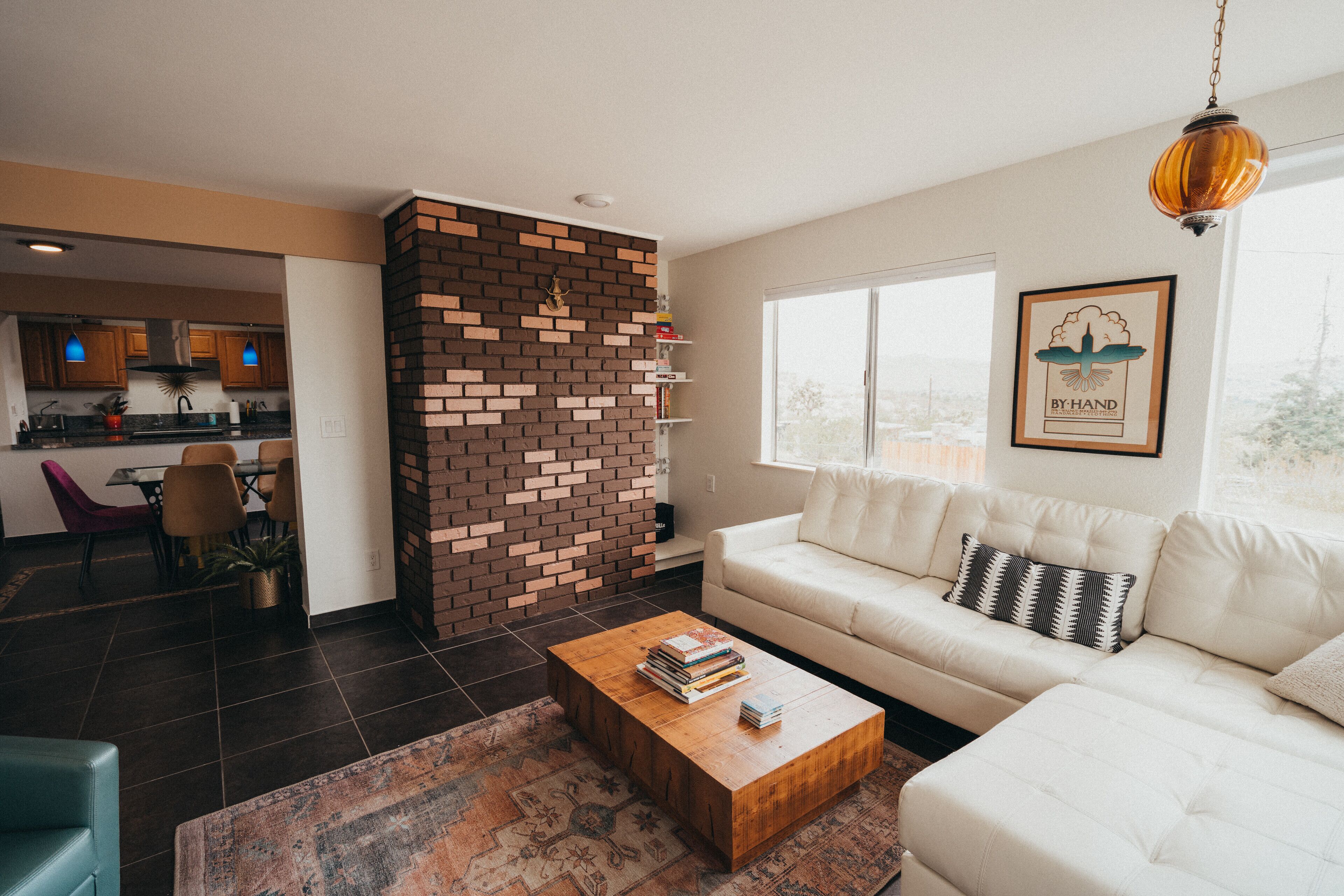 Smart-TV, Bücher, Stereoanlage