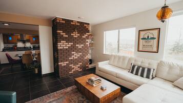 Smart TV, books, stereo