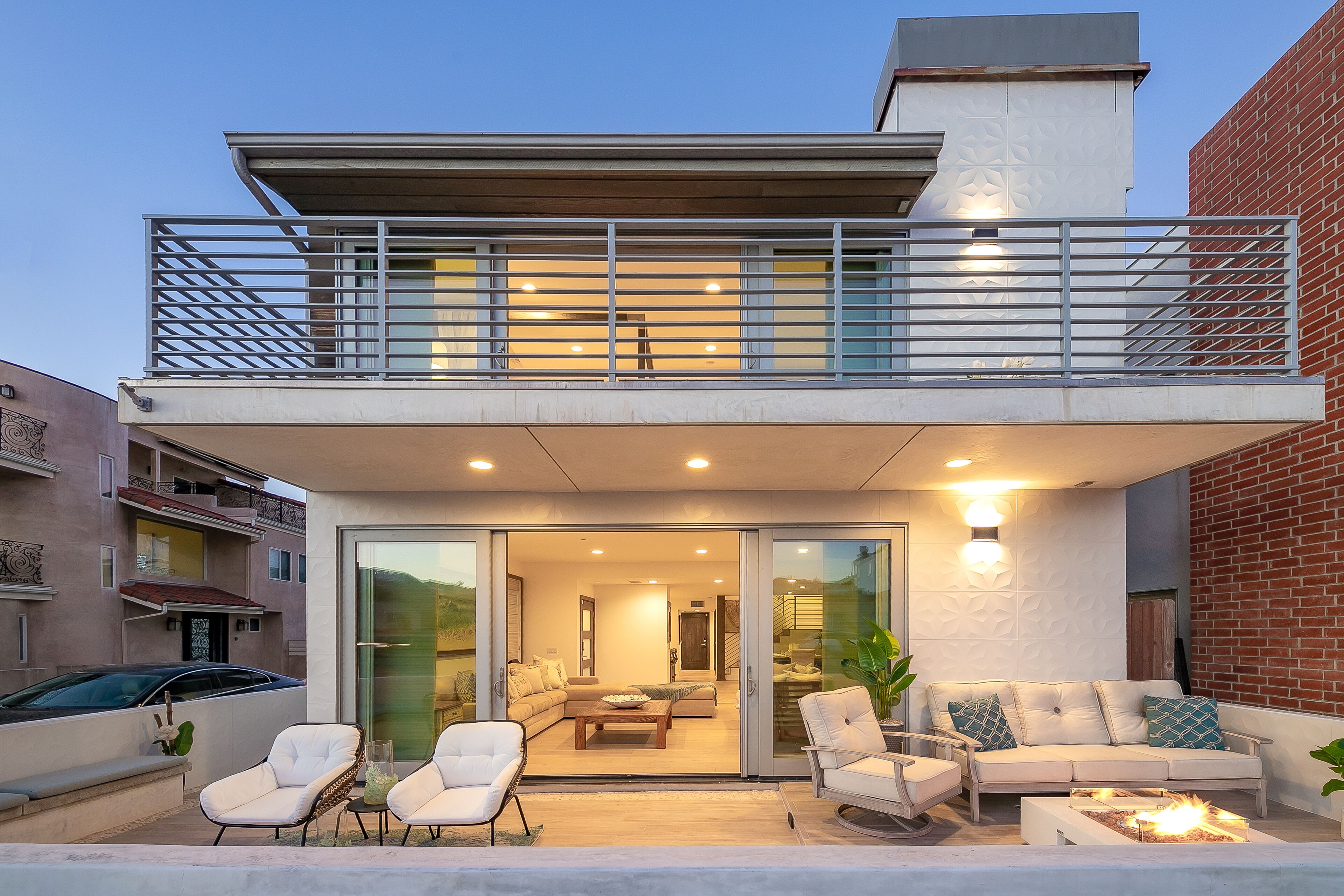 Dreamy holiday home with beach access, ocean views, fast WiFi & rooftop deck