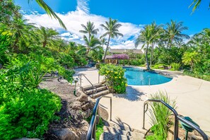 Pool - Quiet condo with lanai, pools & hot tubs - walk to the beach (Kihei)