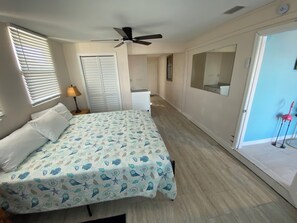 4 bedrooms, desk, iron/ironing board, free WiFi