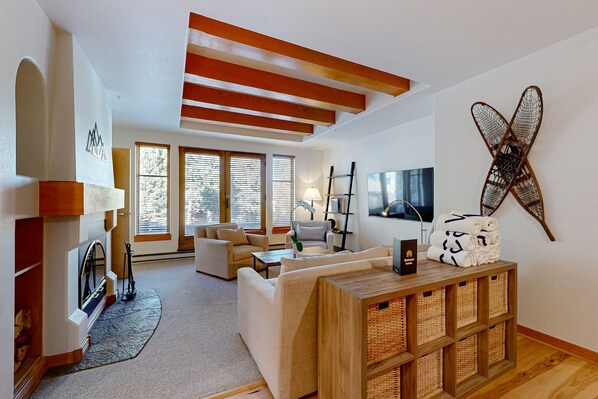 Televisión, chimenea y futbolito