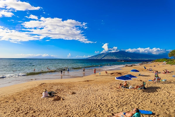 Beach nearby - Second Floor Condo with Free WiFi, Furnished Lanai, Shared Pool, Hot Tub, Tennis (Kihei)