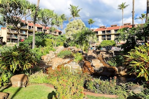 Property grounds - Second Floor Condo with Free WiFi, Furnished Lanai, Shared Pool, Hot Tub, Tennis (Kihei)