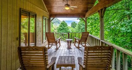 Secluded Dog-Friendly Home w/Wrap-Around Deck, Fast WiFi, Deck, Gas Grill