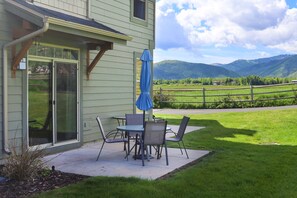 屋外ダイニングエリア