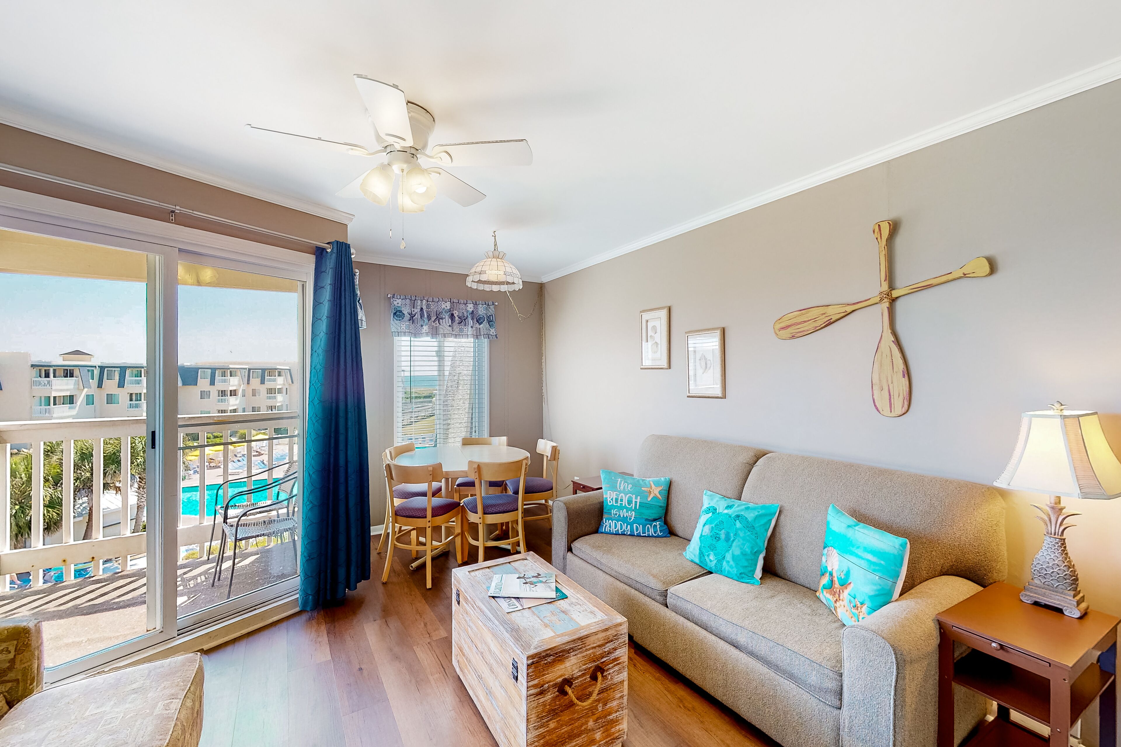 3rd-Floor Condo Overlooking Courtyard w/Beach Views, WiFi, Shared Pools/Hot Tub