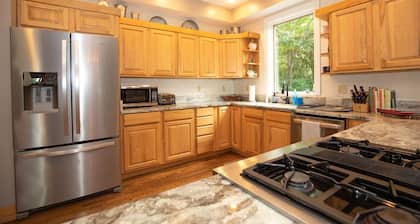 Modern Lodge close to Asheville NC with mountain views, hot tub & fire pit.