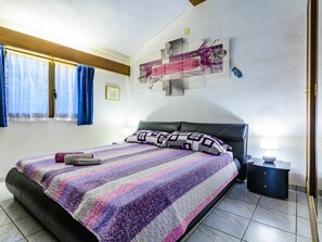 2 chambres, fer et planche à repasser, lit parapluie, Wi-Fi gratuit