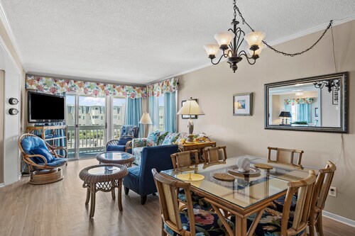 Ocean View Courtyard Condo with Balcony & Shared Pools/Hot  Tub/Putt-Putt/Tennis - Atlantic Beach | Vrbo