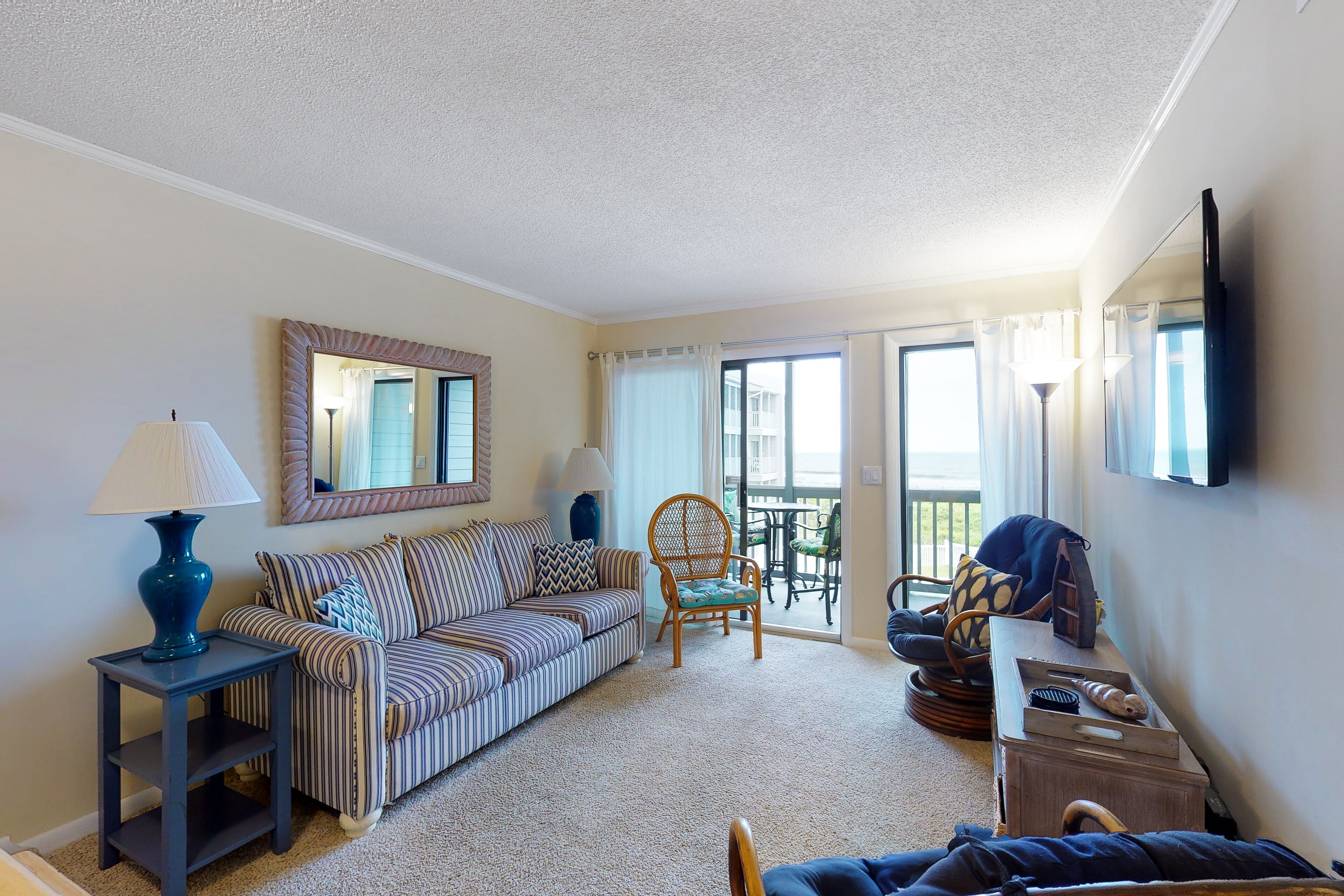 2nd-Floor Condo in Oceanfront Location w/WiFi, Screened-In Balcony, Shared Pool
