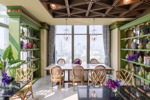 Breakfast, lunch and dinner served - Wyndham Bangkok Queen Convention Centre (Bangkok)