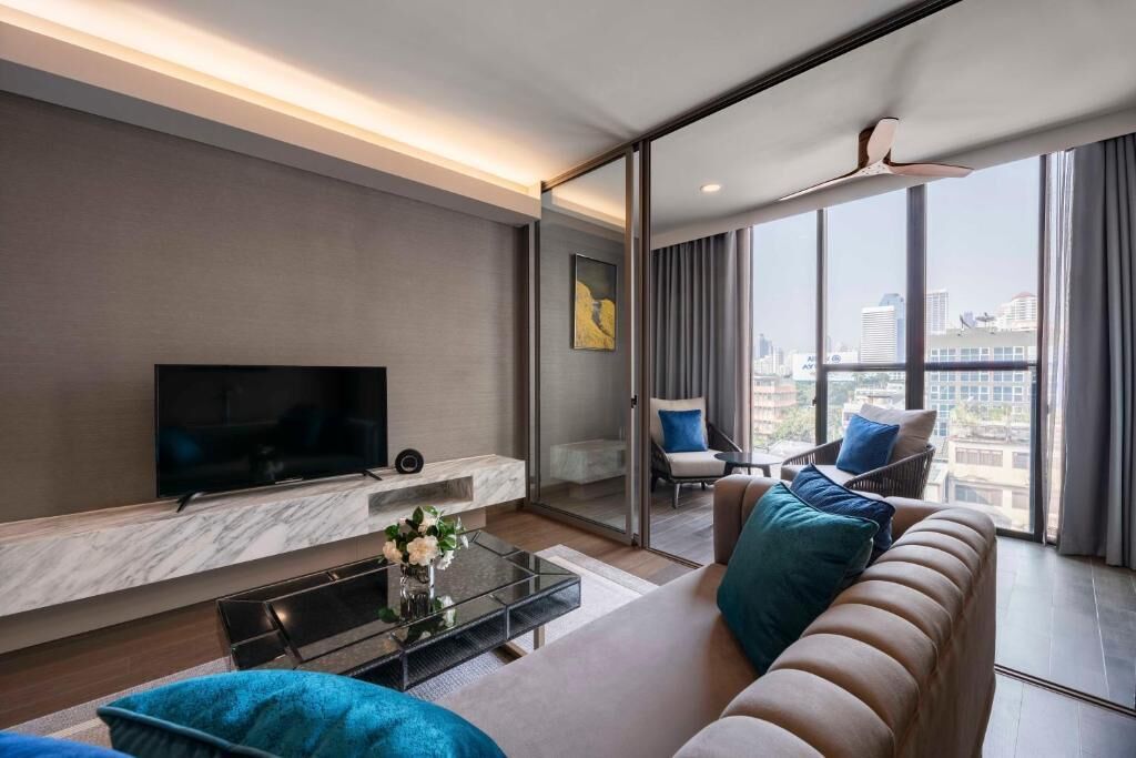 Executive Studio, 1 King Bed | In-room safe, desk, laptop workspace, soundproofing