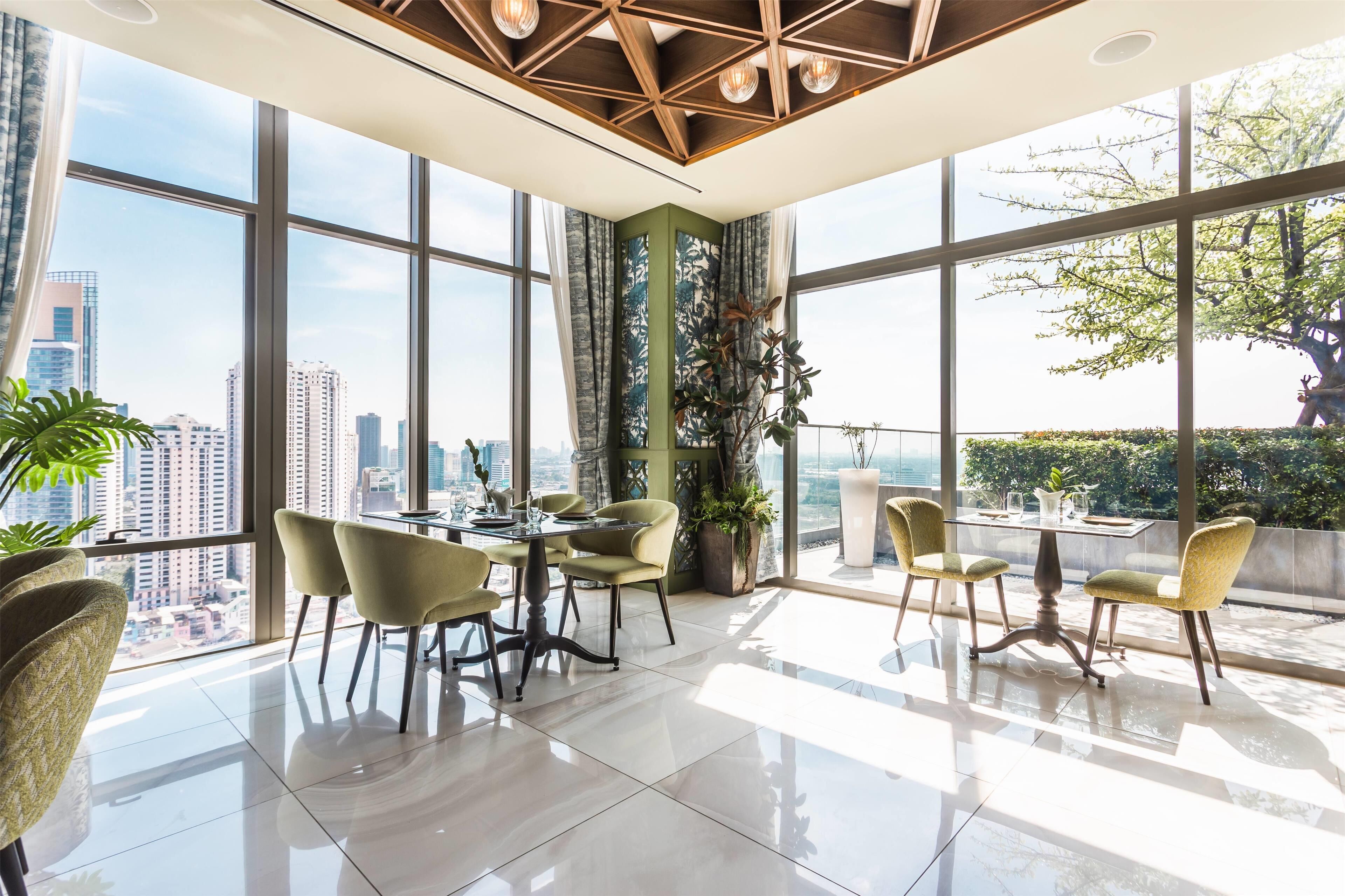 Breakfast, lunch and dinner served