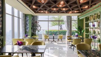 Breakfast, lunch and dinner served