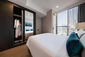 Suite, 2 Bedrooms | In-room safe, desk, laptop workspace, soundproofing - Wyndham Bangkok Queen Convention Centre (Bangkok)