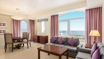 Phòng Suite, 1 giường cỡ king, không hút thuốc (Wyndham Garden) | Minibar, két bảo mật tại phòng, trang trí khác biệt