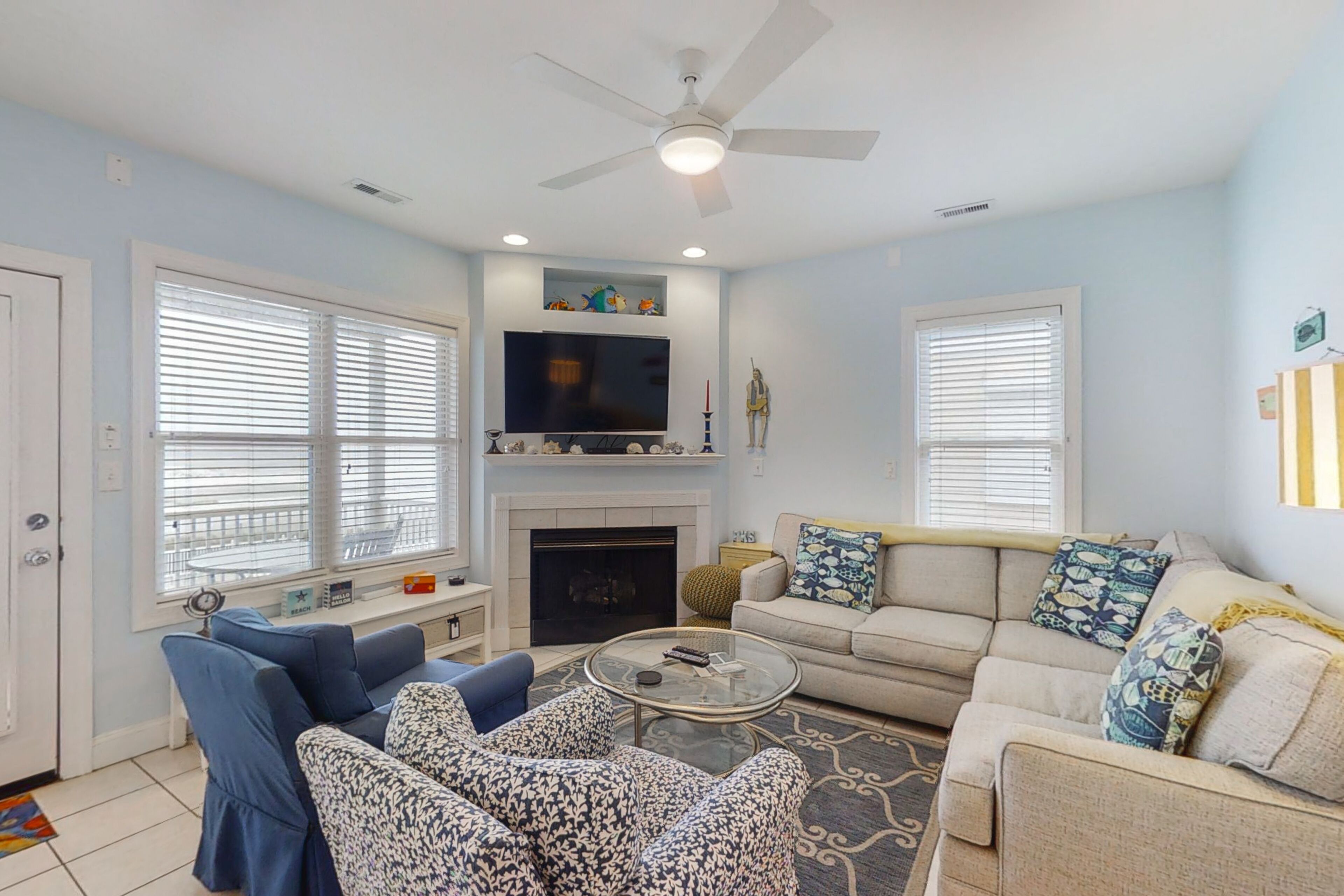 Nicely Furnished, Oceanfront Condo with WiFi, Ocean View, Shared Pool