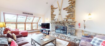 Mountain-view home with deck  - minutes to Okemo Mountain & Skyeship Gondola