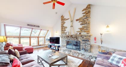 Mountain-view home with deck - minutes to Okemo Mountain & Skyeship Gondola
