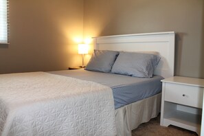 3 عدّة غرف نوم ومكواة/لوح كي وواي فاي مجانًا وملاءات أسرّة