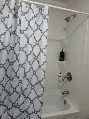 Bathtub, hair dryer, towels, soap - 3 Bedroom House in Fort Recovery (Fort Recovery)