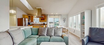 Serene, Dog-Friendly Beach House with Free WiFi & a Gas Fireplace