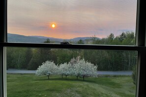 Interior - Lovely mountain retreat with amazing views, game room & firepit (Campton)