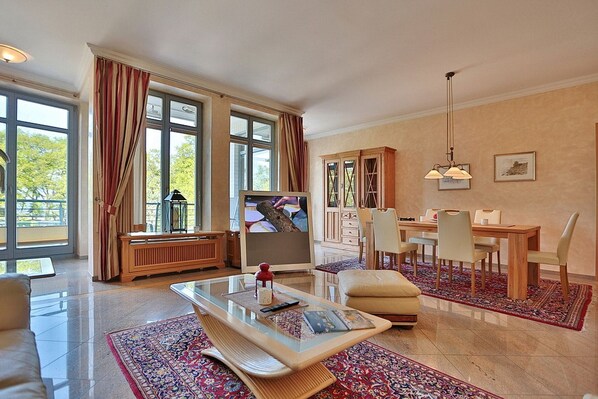 Imagen sin descripción, 1 de 28, botón