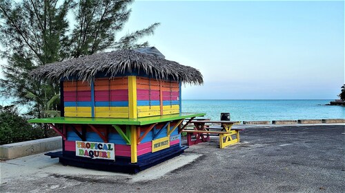 3 mins away from Stunning beaches Nae's Cozy Rest