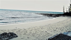 Plage, chaises longues, serviettes de plage
