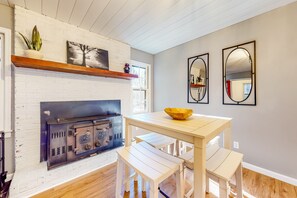Dining - Dog-Friendly Home w/ High-Speed WiFi, Firepit, & EV Plug,-Great Location (Helen)