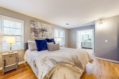 Dog-Friendly Home w/ High-Speed WiFi, Firepit, & EV Plug,-Great Location