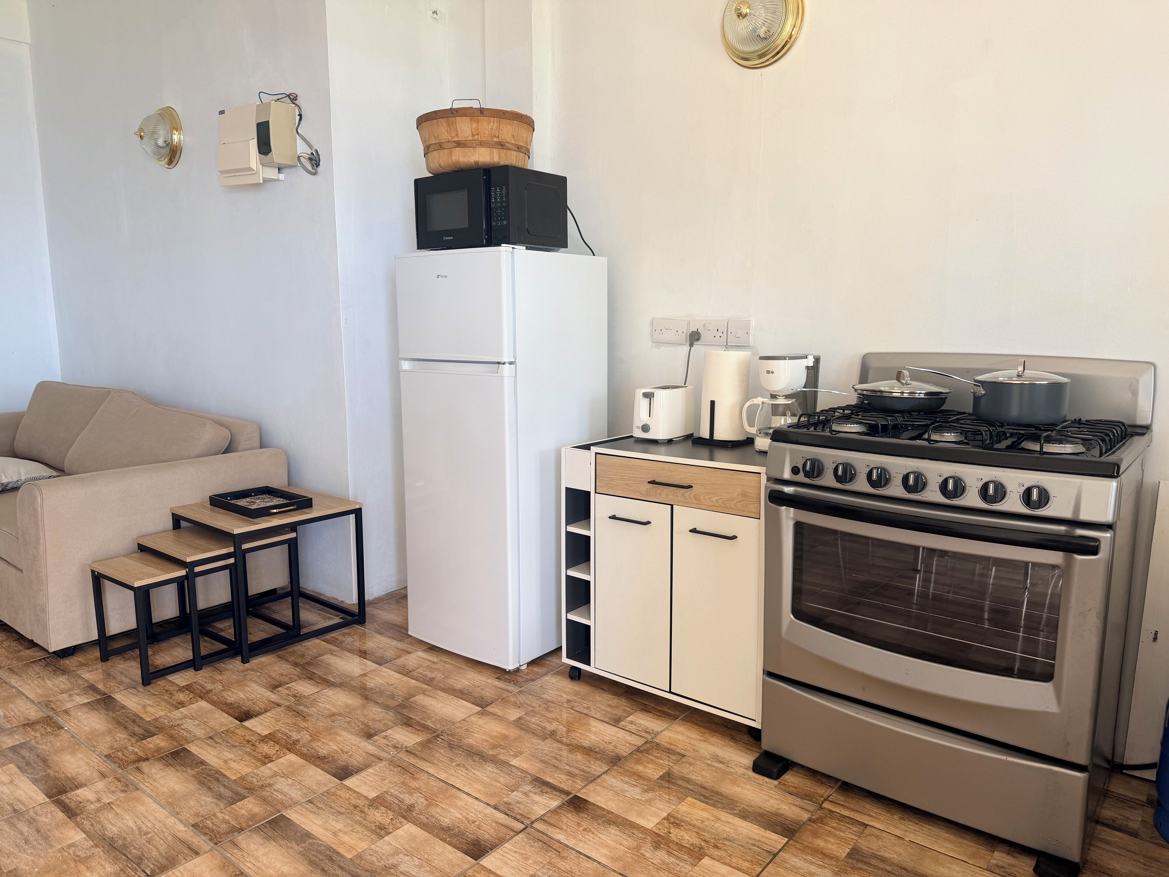 Kühlschrank, Mikrowelle, Ofen, Herdplatte