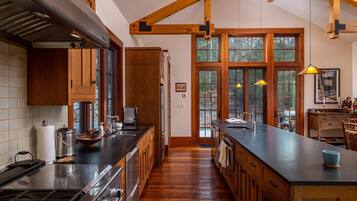 KĂŒhlschrank, Mikrowelle, Ofen, Herdplatte