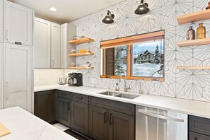 Interior - Professionally Decorated Townhome w/2 Fireplaces & Mtn Views - Walk to Gondola (Steamboat Springs)