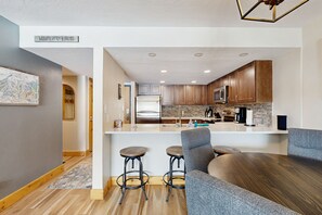 Fridge, microwave, oven, dishwasher - Spacious ski-in/ski-out Copper Mountain retreat with balcony - near dining (Copper Mountain)