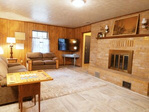 Smart-tv, pejs, bordfodbold, bøger