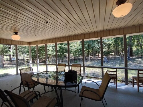 Farmhouse w/Pond, Nature Trails & Farm Experience