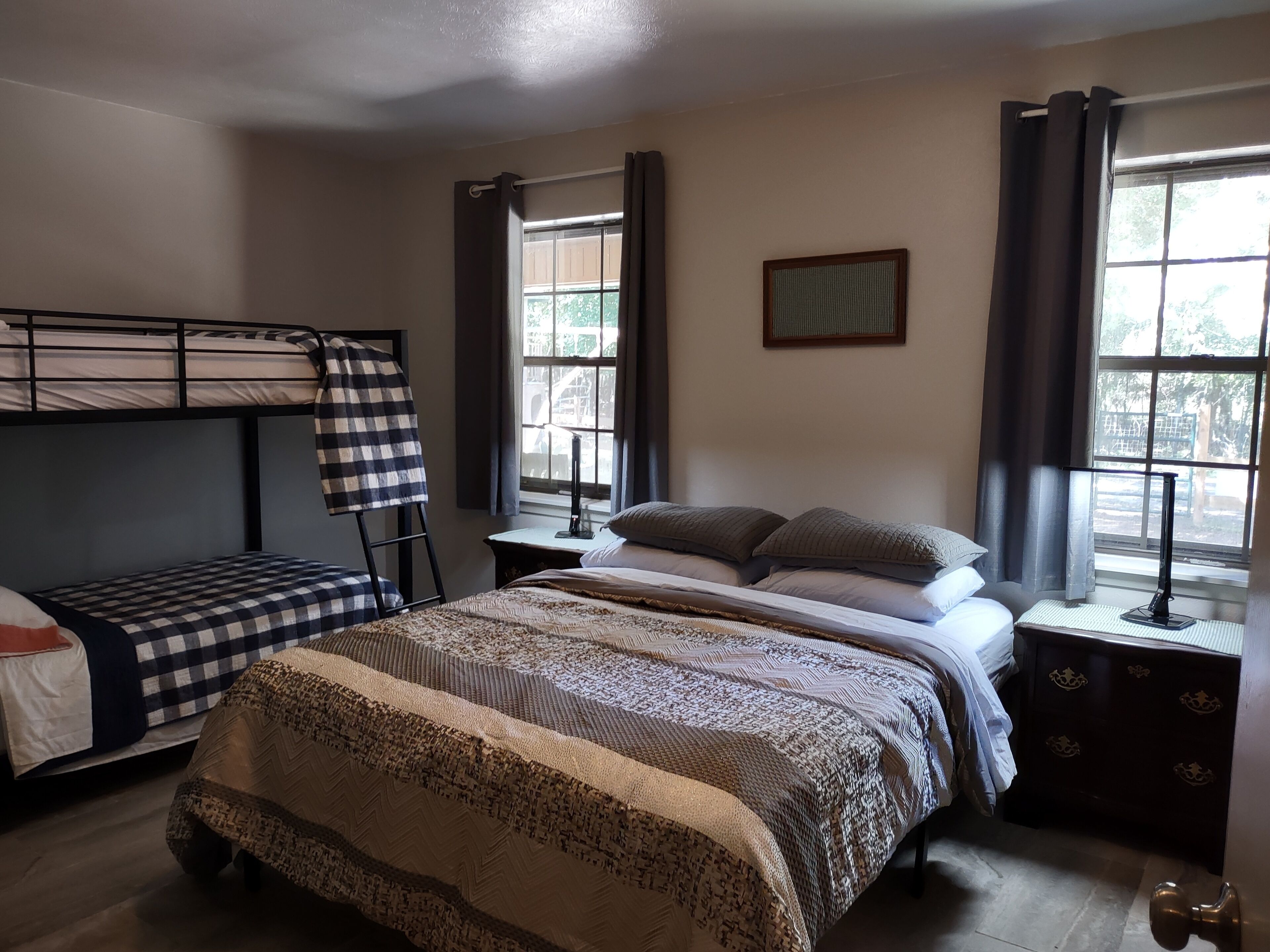 3 chambres, bureau, fer et planche à repasser, Wi-Fi gratuit