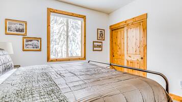 4 slaapkamers, een strijkplank/strijkijzer, wifi, beddengoed