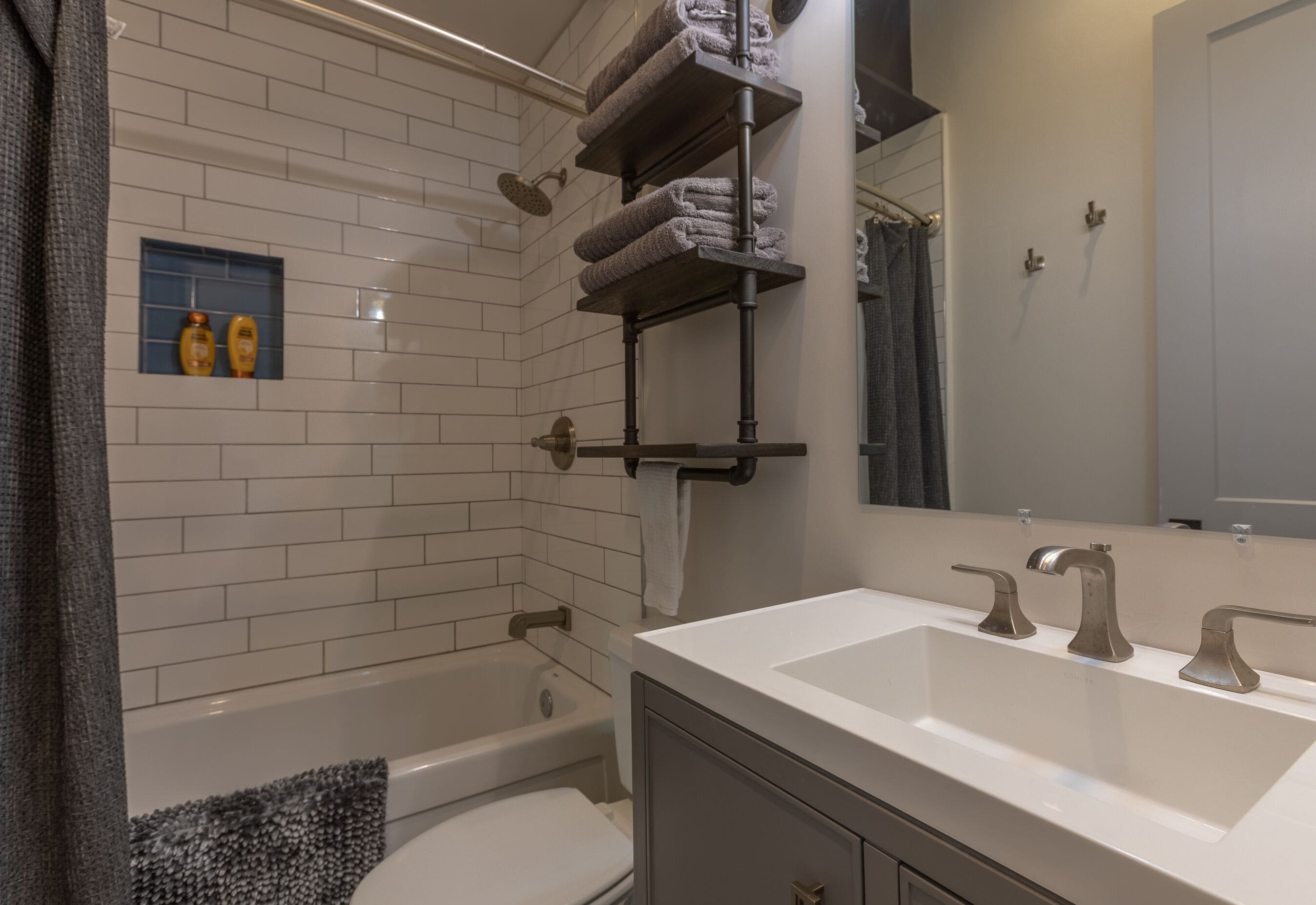 Combined shower/tub, towels, soap, shampoo