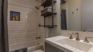 Combined shower/tub, towels, soap, shampoo
