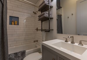 Combined shower/tub, towels, soap, shampoo