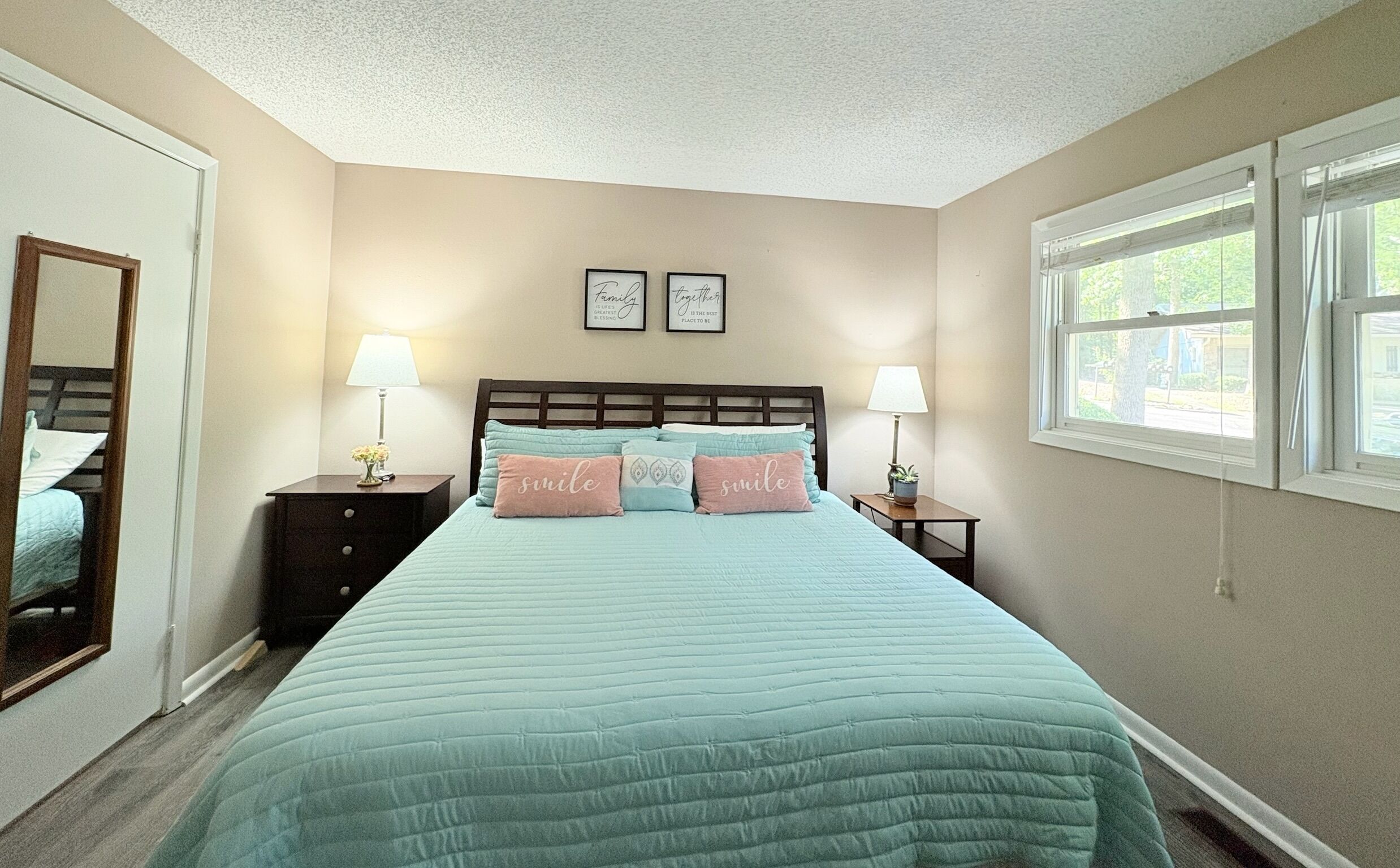 2 chambres, fer et planche à repasser, Wi-Fi, draps fournis